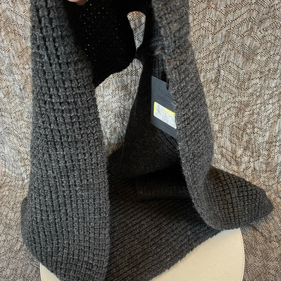 Canada Goose x Mackie Waffle Infinity Loop Scarf Iron Grey - Picture 3 of 9